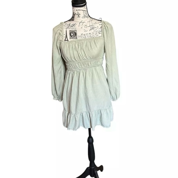 Forever 21 Dresses & Skirts - Forever 21 Smocked Green Mini Dress M Long Sleeve Smocked Elastic Top